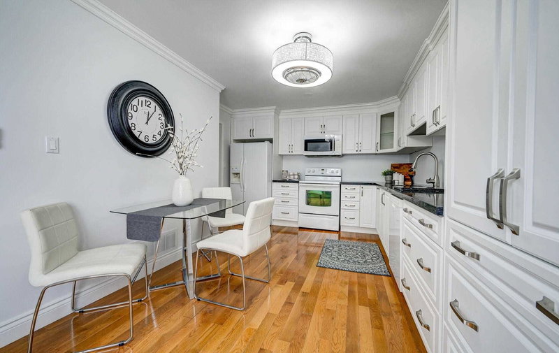 41 Apple Blossom Blvd, Clarington, L1C 4L9 | Image 2