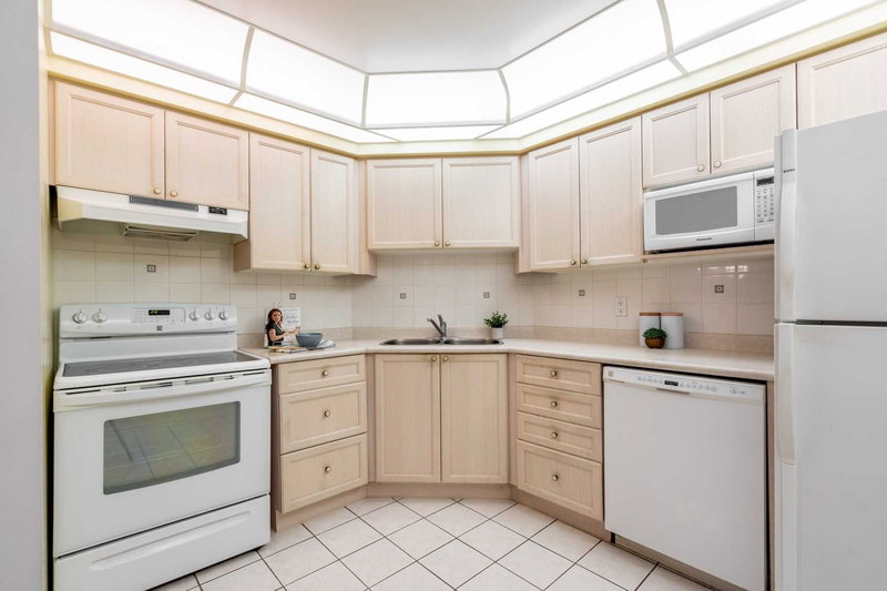 702 - 1400 The Esplanade Rd N, Pickering, L1V 6V4 | Image 2