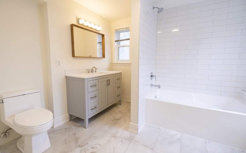 Upper - 368 Main St, Toronto, M4C4X8 | Image 2