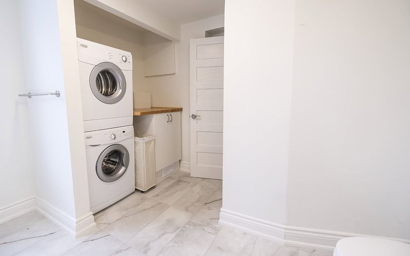 Upper - 368 Main St, Toronto, M4C4X8 | Image 3