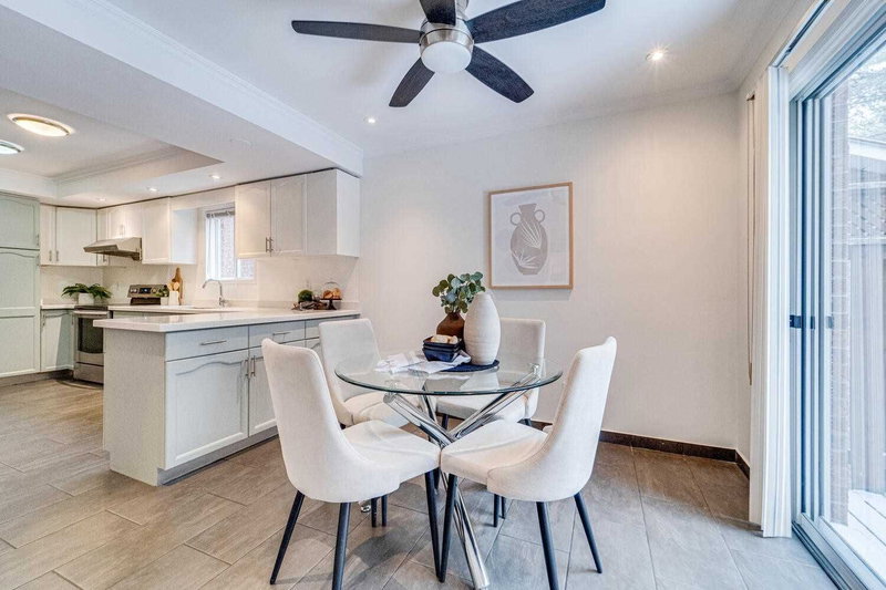 903 Alanbury Cres, Pickering, L1X2S3 | Image 2