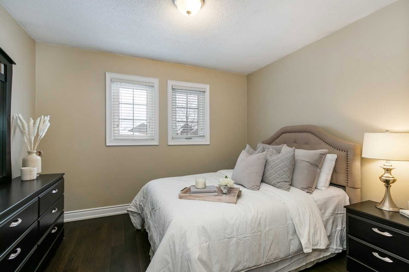 92 Hartrick Pl, Whitby, L1R2C3 | Image 3