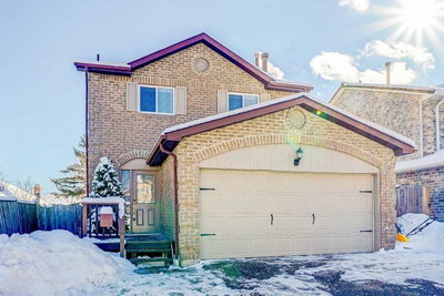 Detached House sold at 700 Stonepath Circle, Pickering, Ontario, L1V3T1 - Amberlea - MLS: E5481102