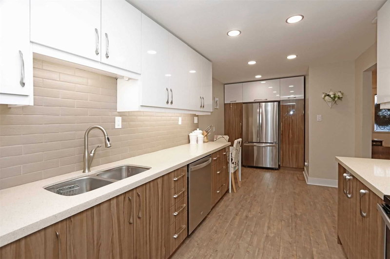 1669 Alwin Circ, Pickering, L1V2W1 | Image 2