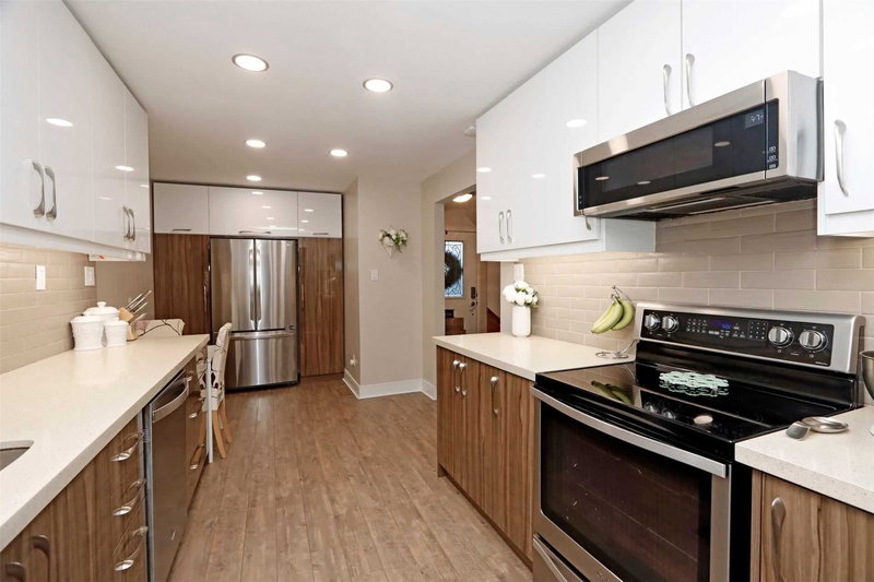 1669 Alwin Circ, Pickering, L1V2W1 | Image 3