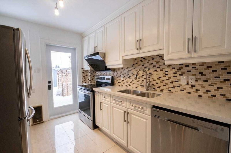 118 Blantyre Ave, Toronto, M1N2R5 | Image 2