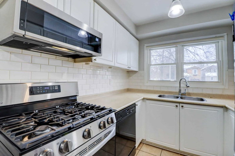 23 Drew Crt, Whitby, L1N8X6 | Image 2