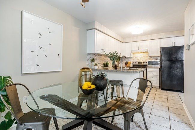 12 Carrington Pl, Whitby, L1R3E9 | Image 3