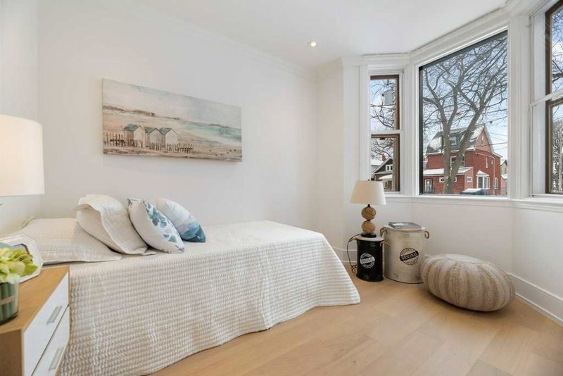 283 Chisholm Ave, Toronto, M4C 4W5 | Image 2