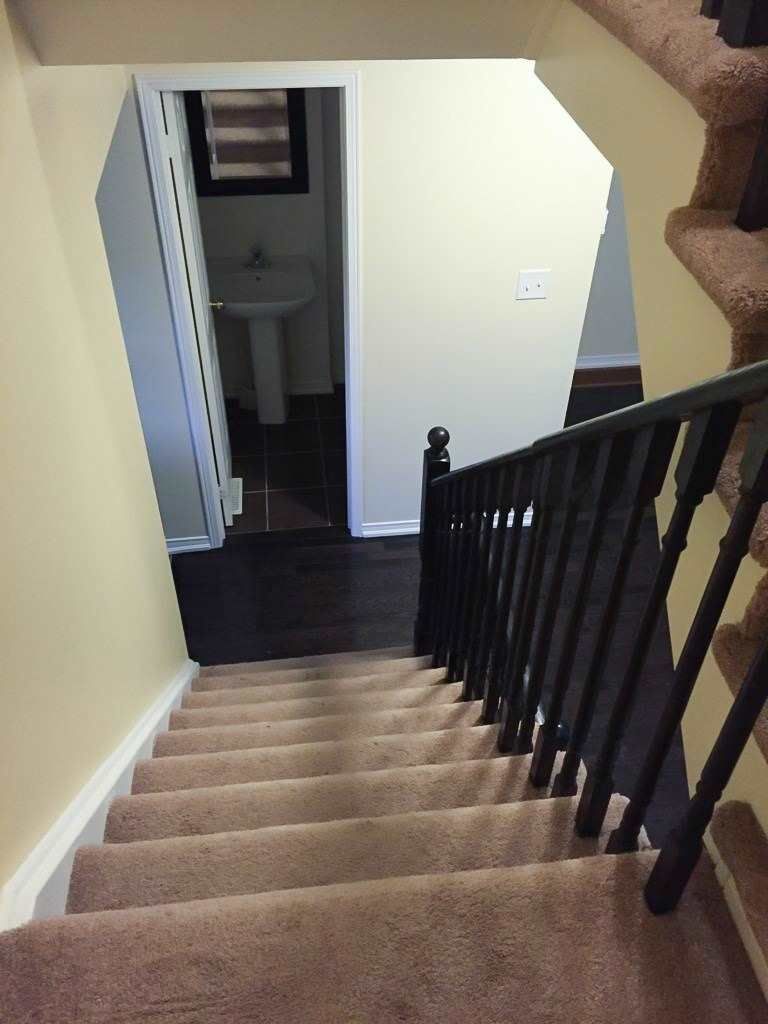 401 Rossland Rd E, Ajax, L1Z0M7 | Image 2