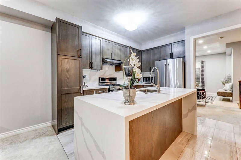 2339 Usman Rd, Pickering, L1X 0E1 | Image 2