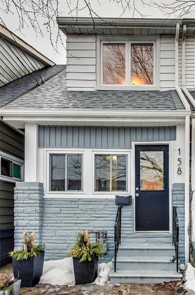 Semi-Detached House sold at 158 Bastedo Avenue, Toronto, Ontario, M4C3N1 - Woodbine Corridor - MLS: E5509394