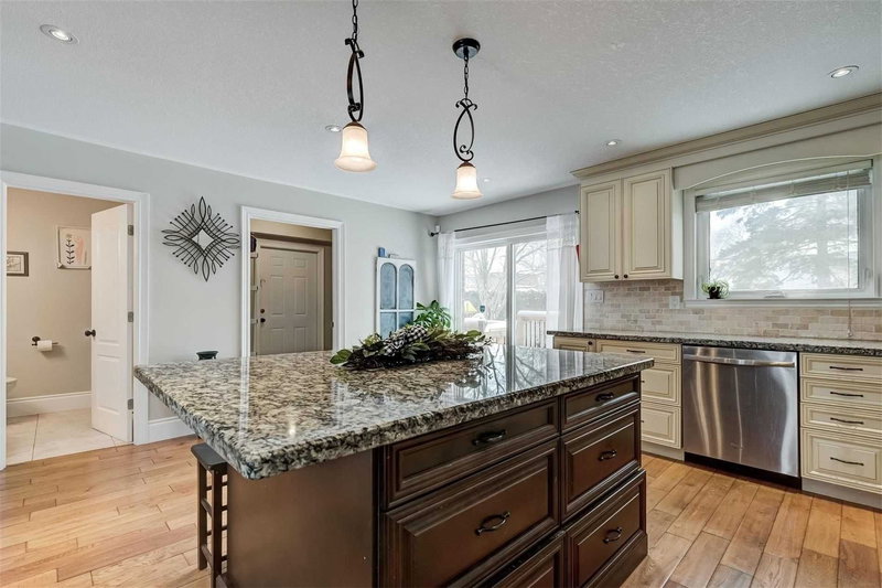 128 Sutherland Ave, Oshawa, L1G2G5 | Image 2