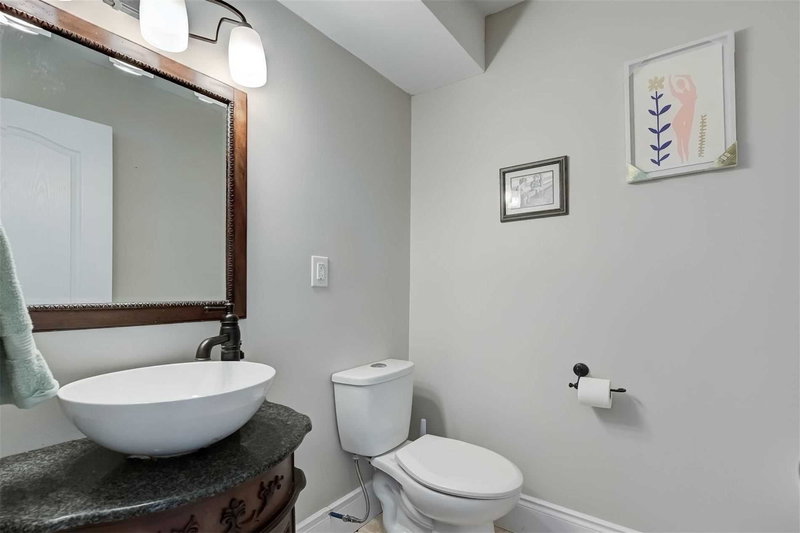 128 Sutherland Ave, Oshawa, L1G2G5 | Image 3