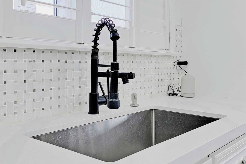 218 Harmony Rd N, Oshawa, L1G6L5 | Image 2