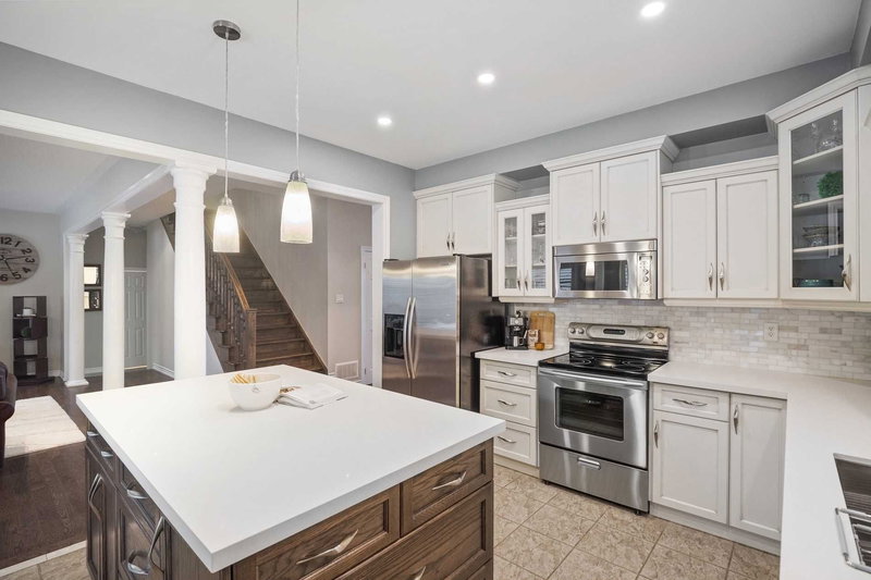 63 Laprade Sq, Clarington, L1C0C9 | Image 2