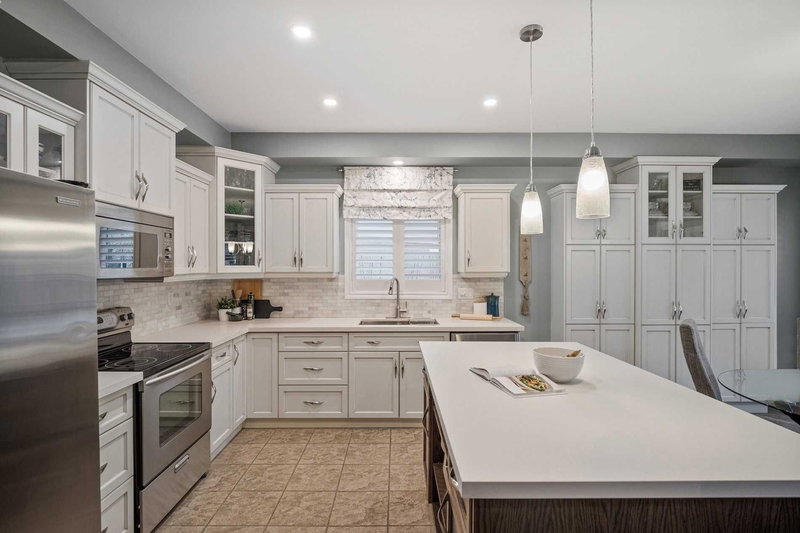 63 Laprade Sq, Clarington, L1C0C9 | Image 3