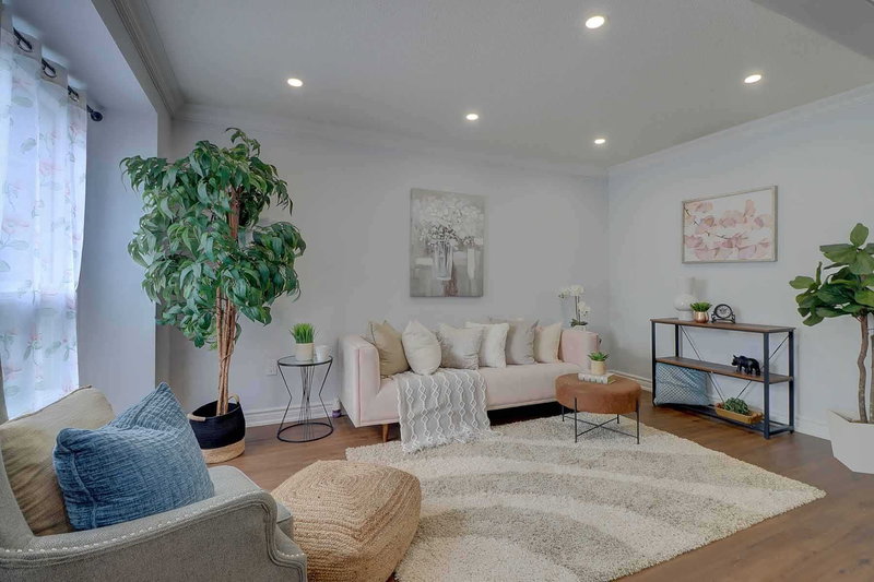 40 Doncaster Cres, Clarington, L1B1E7 | Image 2