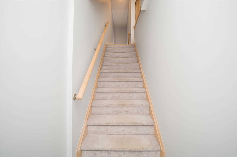 86/106 - 86 Aquatic Ballet Path, Oshawa, L1L 0K6 | Image 2