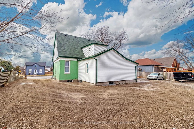 853 Simcoe St S, Oshawa, L1H 4K8 | Image 2