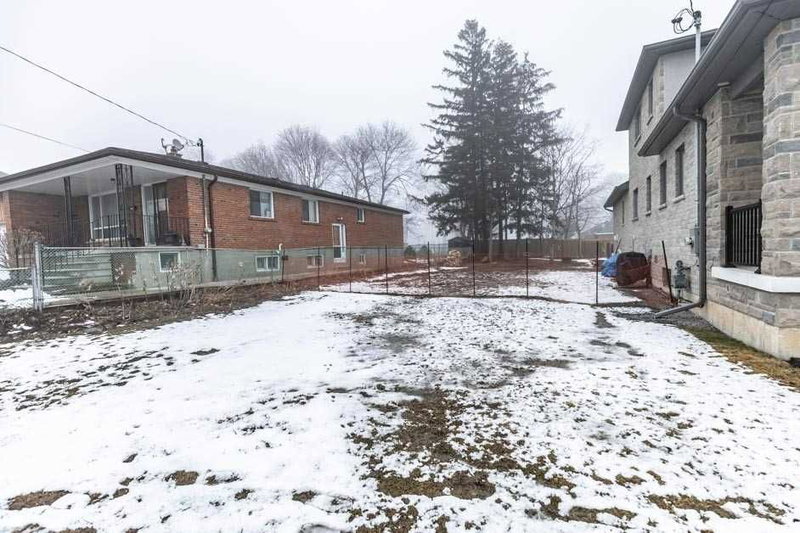 33 Andrew Ave, Toronto, M1M3H1 | Image 2