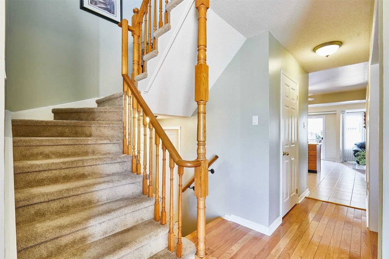 39 Davies Cres, Whitby, L1N8X4 | Image 3