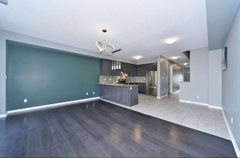 18 Rimrock Cres, Whitby, L1N0E5 | Image 2