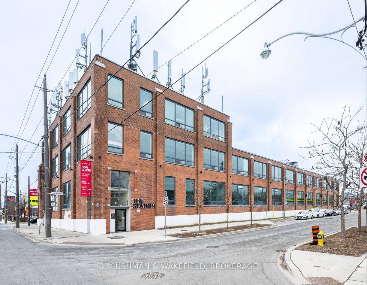 Building in 20 Leslie Street