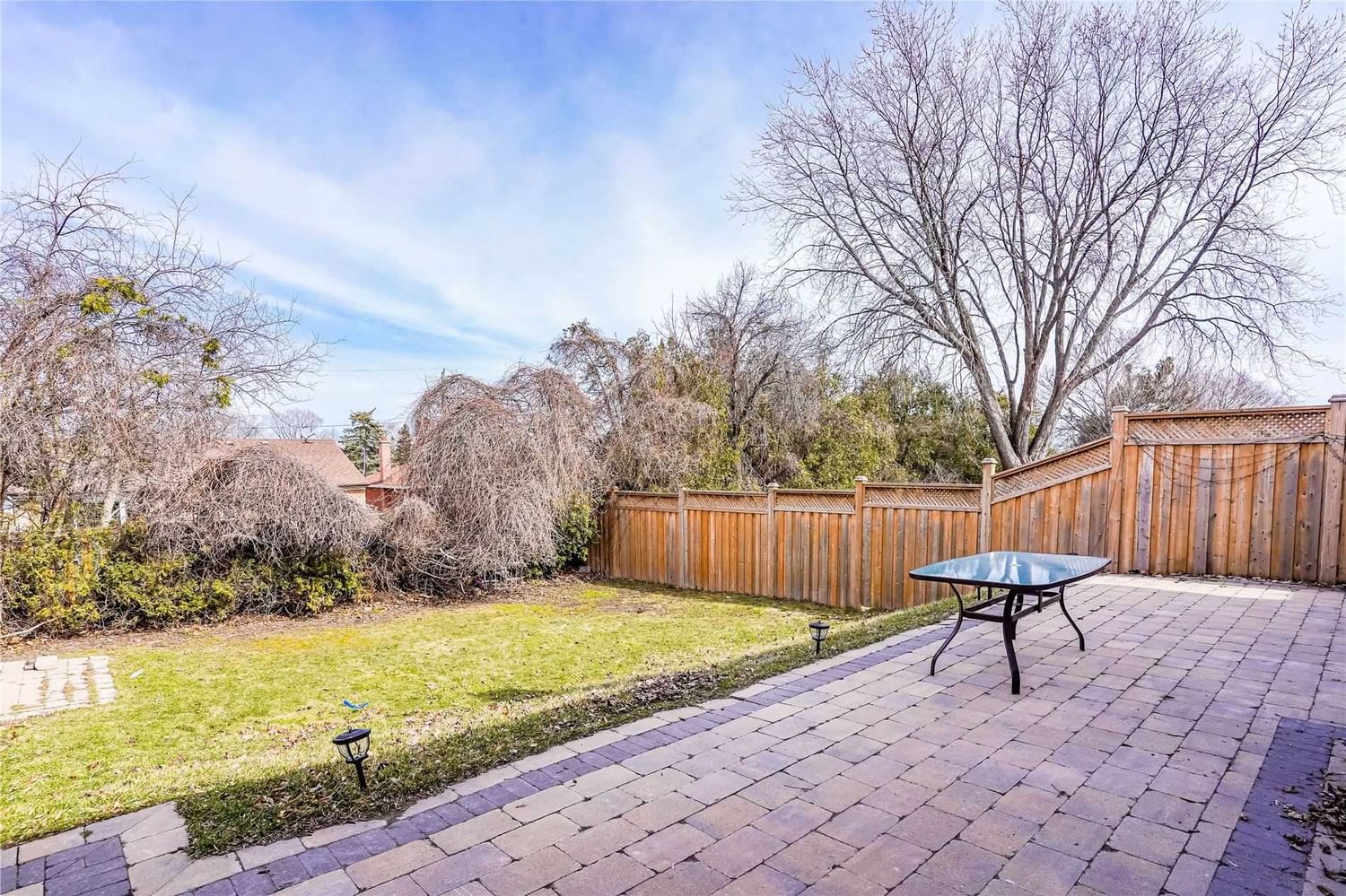 Listing Image 4