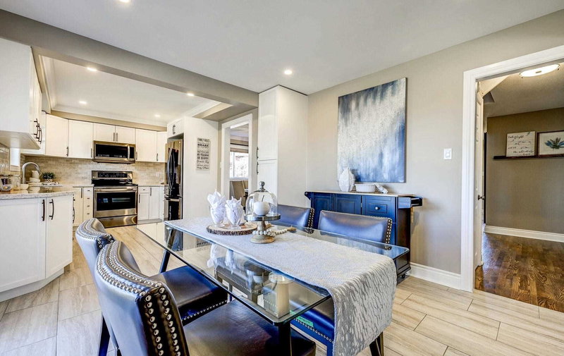 18 Winter Crt, Whitby, L1N8Y2 | Image 3