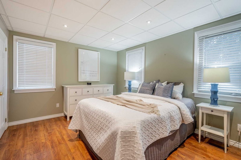 17 Eastwood Ave N, Oshawa, L1G3Y5 | Image 2