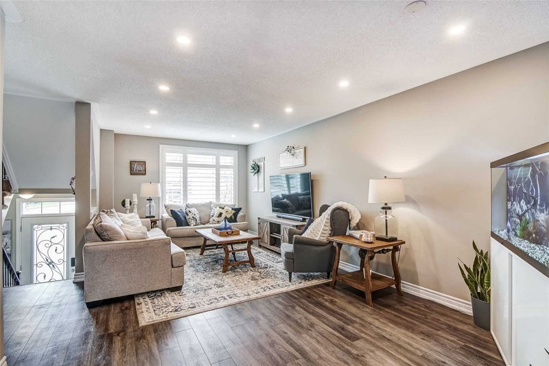 54 Streathern Way, Clarington, L1C3X1 | Image 3