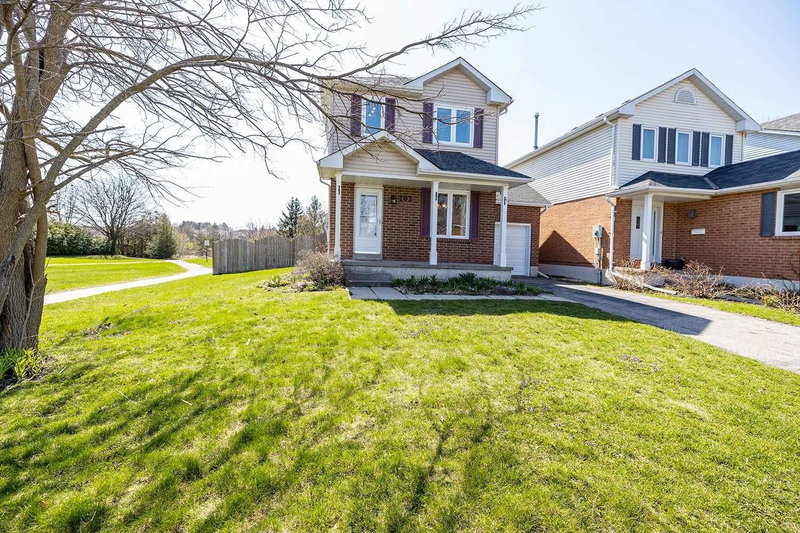 102 Penfound Dr, Clarington, L1C4B8 | Image 2
