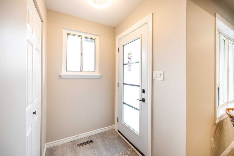 437 Sedan Cres, Oshawa, L1H3G4 | Image 2