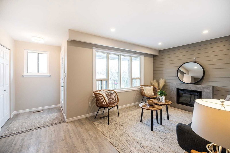 437 Sedan Cres, Oshawa, L1H3G4 | Image 3