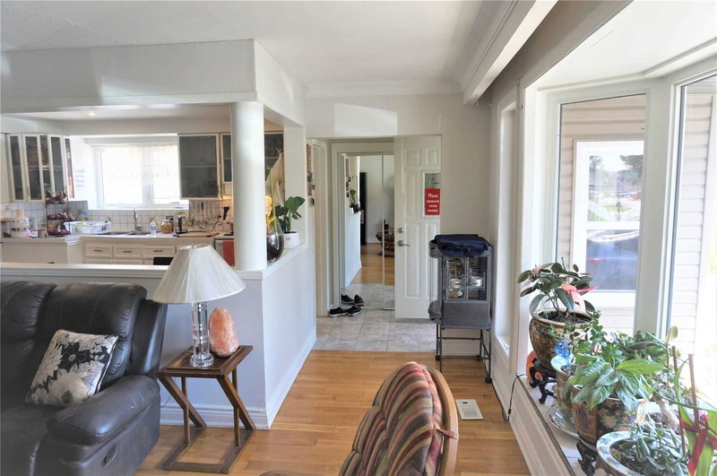 812 Kennedy Rd, Toronto, M1K2C8 | Image 2