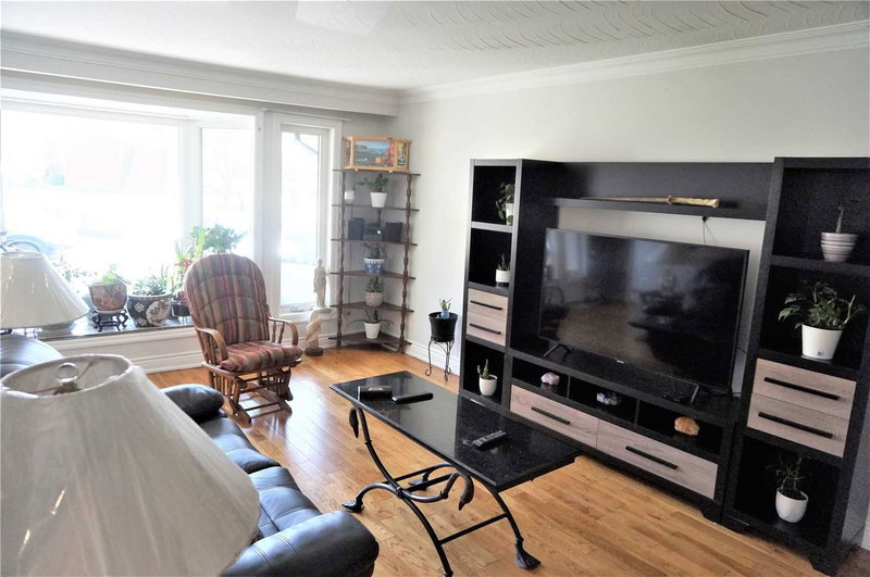 812 Kennedy Rd, Toronto, M1K2C8 | Image 3