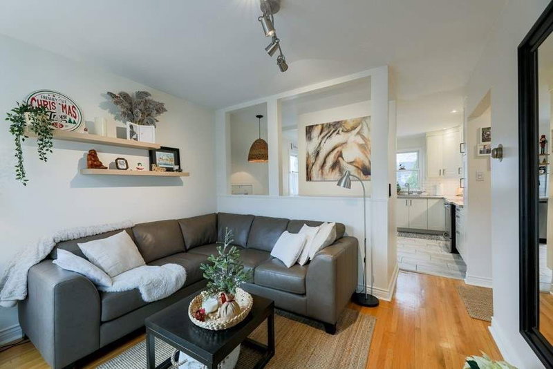 8 Wolcott Ave, Toronto, M1L4K1 | Image 3