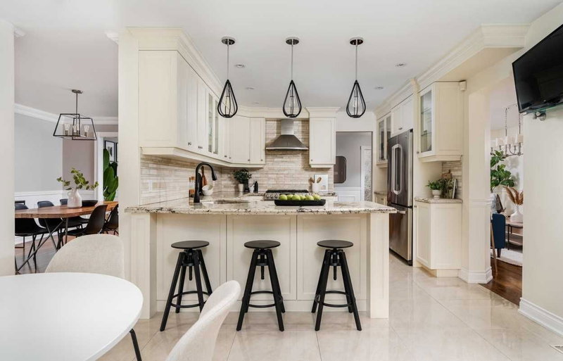 501 Sundown Cres, Pickering, L1V6A5 | Image 2