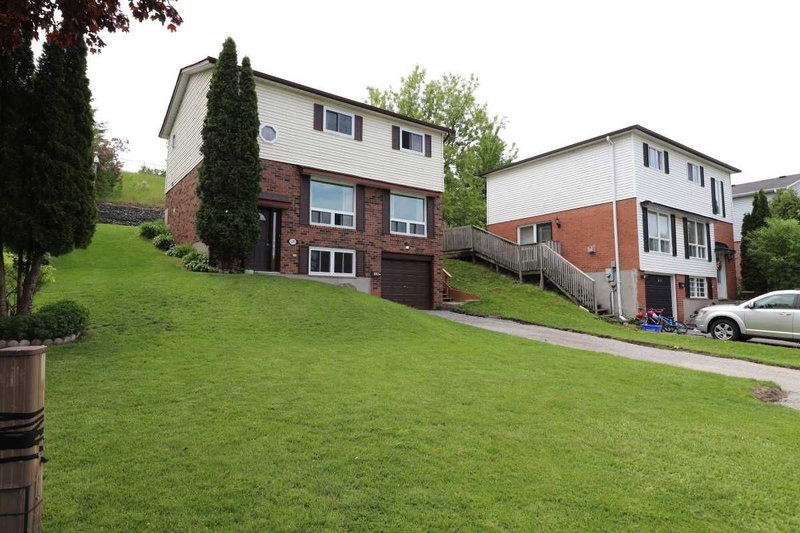 1195 Augusta Crt, Oshawa, L1H7S9 | Image 2