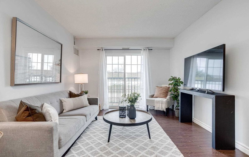 109 - 90 Aspen Springs Dr, Clarington, L1C5N3 | Image 2