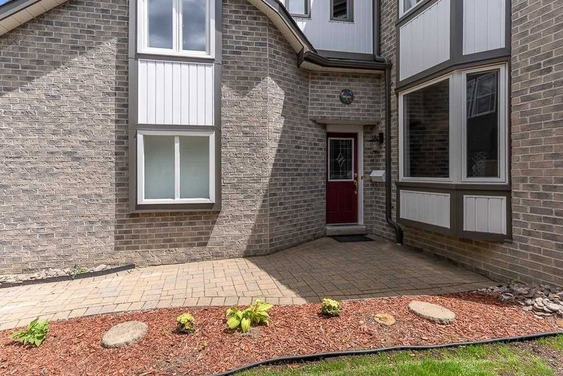 923 Redbird Cres, Pickering, L1V5K8 | Image 2