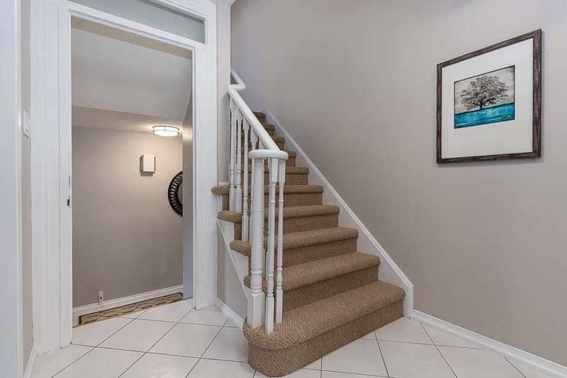 923 Redbird Cres, Pickering, L1V5K8 | Image 3