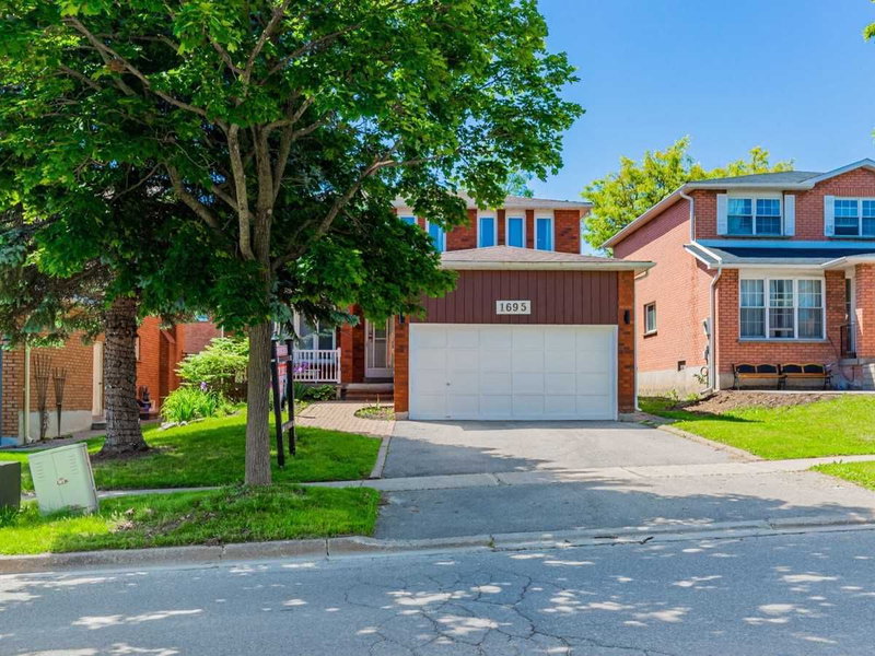 1695 Major Oaks Rd, Pickering, L1X1X2 | Image 2