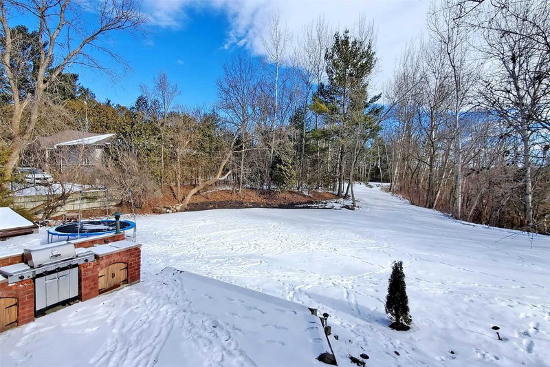 19 Shepherd Rd, Whitby, L1M1G8 | Image 3