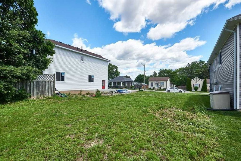 92B Elgin St, Clarington, L1C 3E4 | Image 2