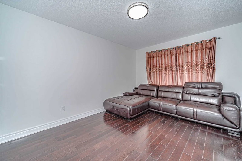 Upper - 47 Whiteleaf Cres, Toronto, M1V 3G1 | Image 3