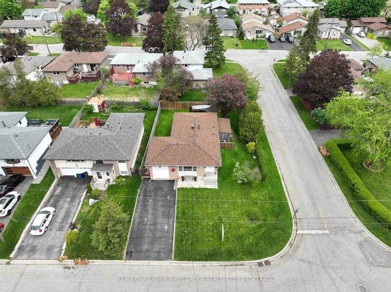 812 Sanok Dr, Pickering, L1W 2P9 | Image 2