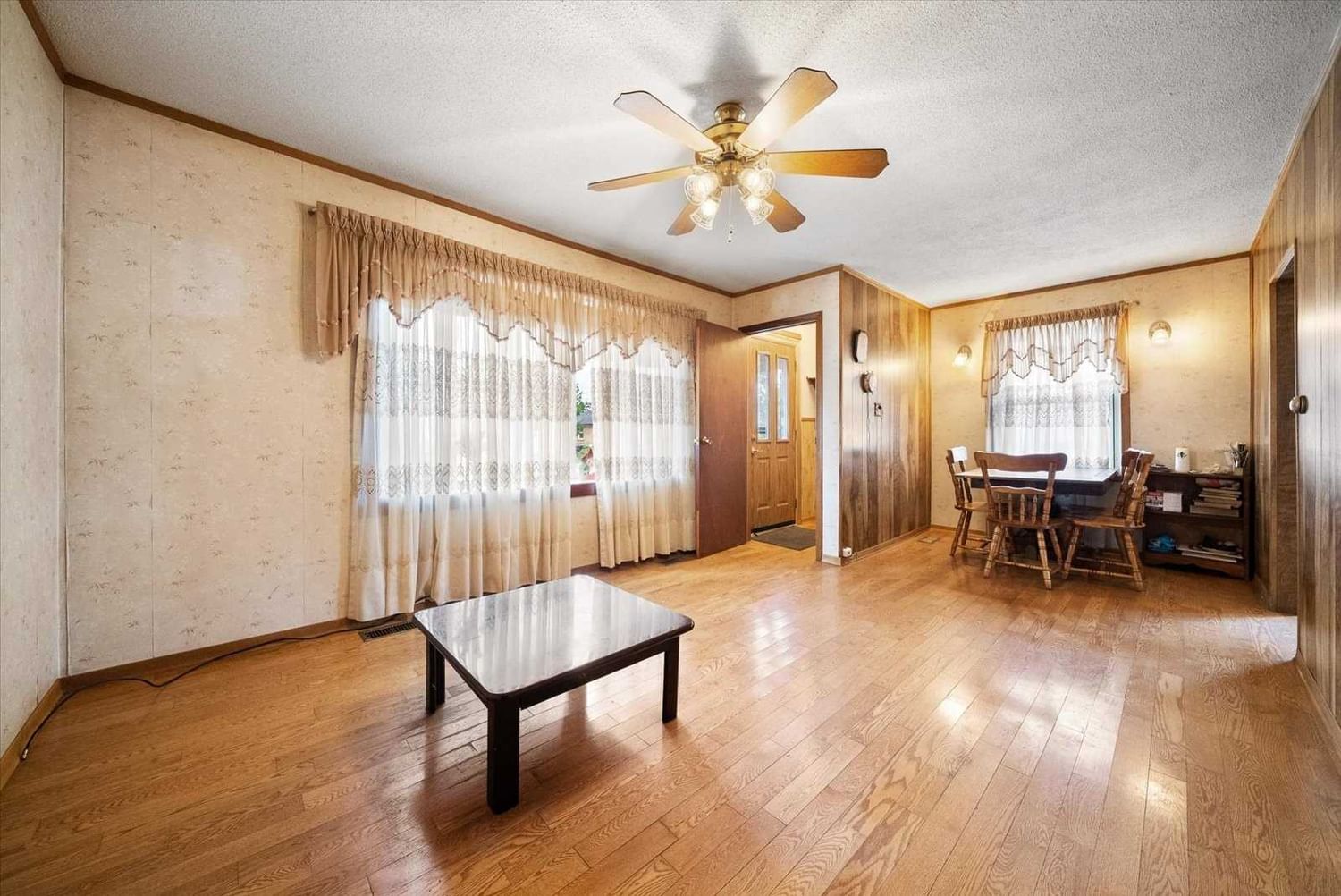 Listing Image 7
