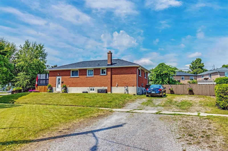 352 Phillip Murray Ave, Oshawa, L1J1H2 | Image 3